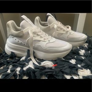 Alexander McQueen Men’s Oversized Runner Size 43